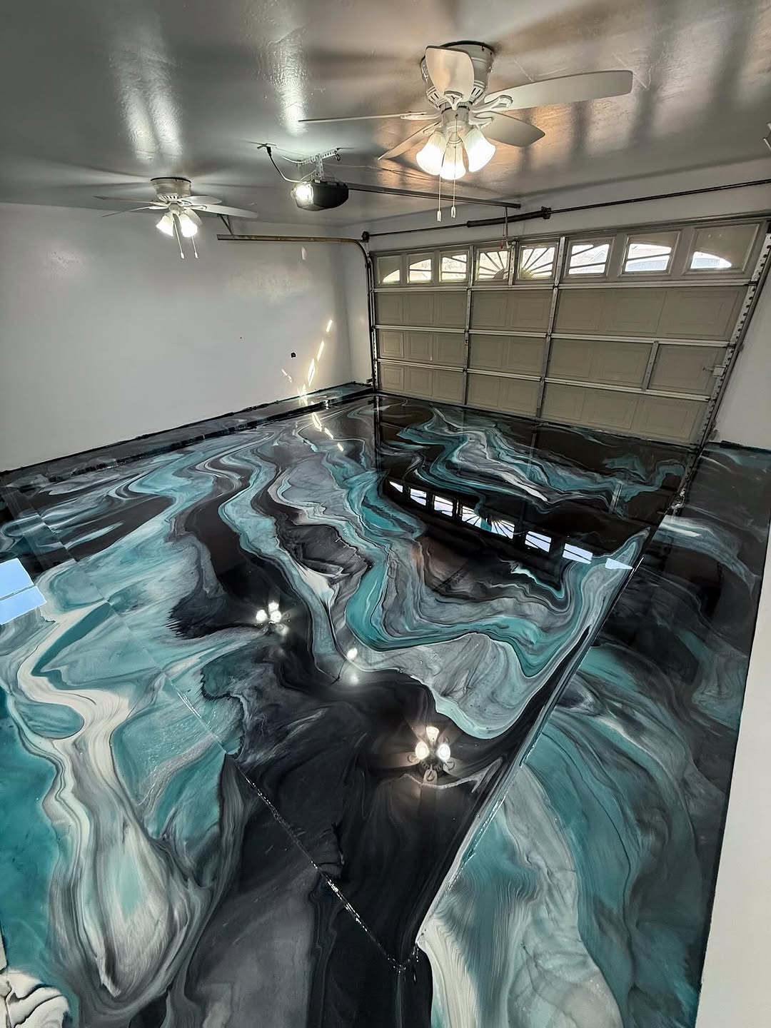 CrossFit box with heavy-duty epoxy floor coating in Central California